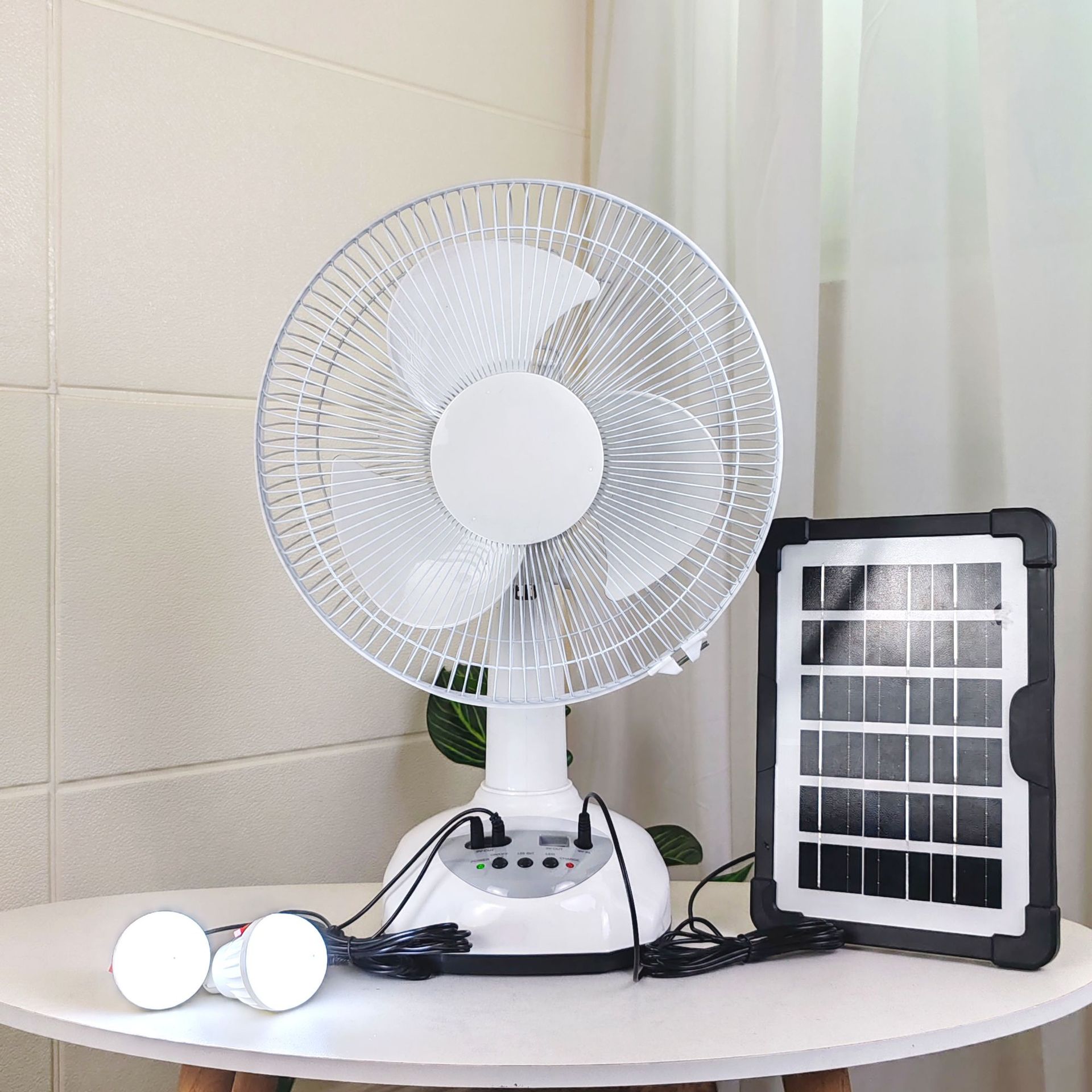 Oferta especial más vendido 12 pulgadas con dos bombillas panel solar ventilador eléctrico recargable ventilador de mesa ventilador de emergencia