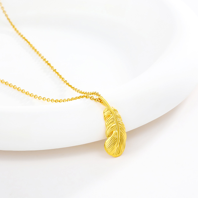 Xuping joyería aleación otoño-invierno amor lenguaje secreto pluma colgante moda femenina simple ala personalidad de la tienda de suministro