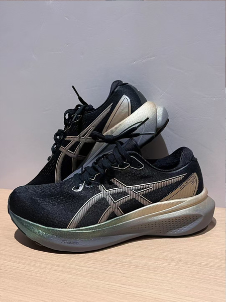 fashionable shock-absorbing breathable running sneakers with hidden…