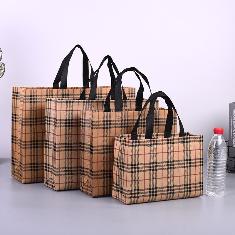 Tienda de ropa para mujeres a medida, centro comercial, tienda de ropa, bolsa de mano de compras, prensa en caliente, publicidad, bolsa no tejida laminada, personalización