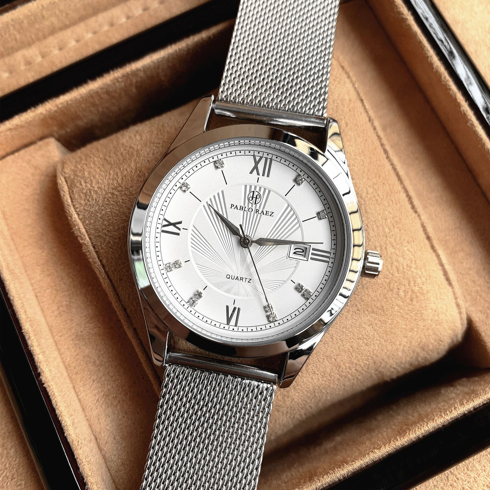 Douyin live broadcast popular men's high-quality stainless steel watches with good looks and cross-border e-commerce hosting and wholesale delivery_voghion.com