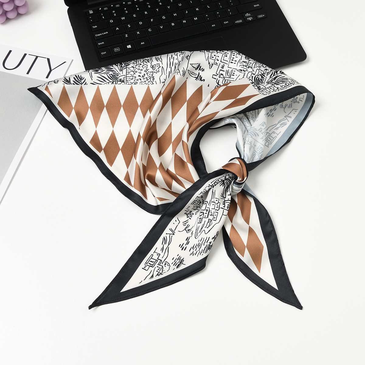 # 236 코코넛 나무 다이아몬드 블랙 보더