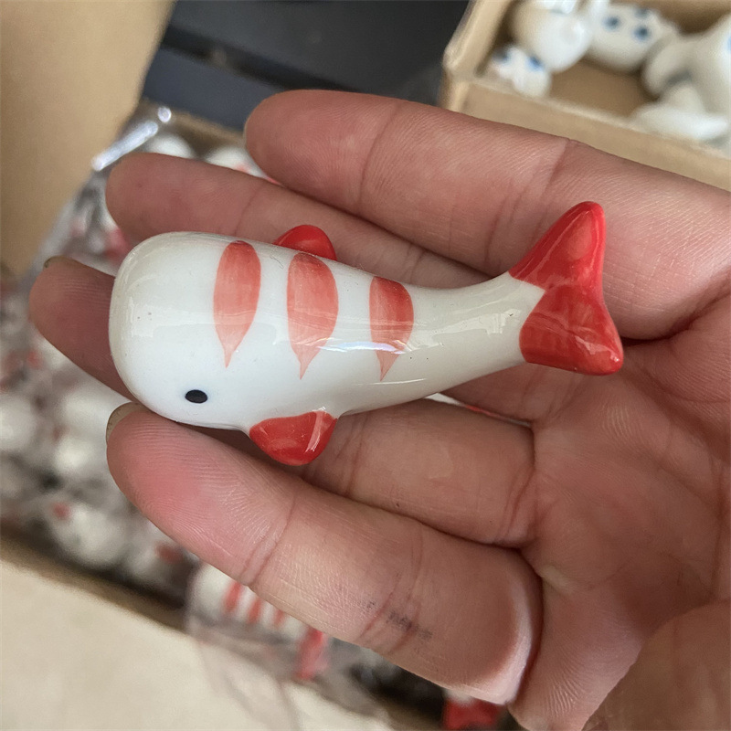 陶磁器の小動物の筆は筆の山の文房の4宝の書斎のデスクトップを置いて漫画の筆の山の筆を置いて小物を置きます。|undefined
