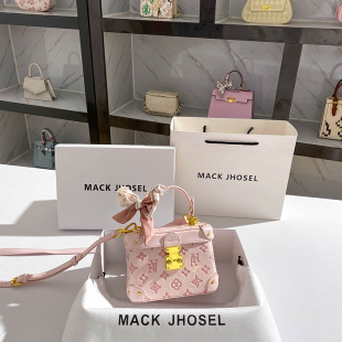 One-piece delivery portable pink embossed box bag 2023 high-grade single shoulder crossbody bucket bag wholesale