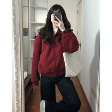 韩系穿搭一整套女酒红连帽卫衣黑色牛仔裤秋冬加绒宽松休闲两件套