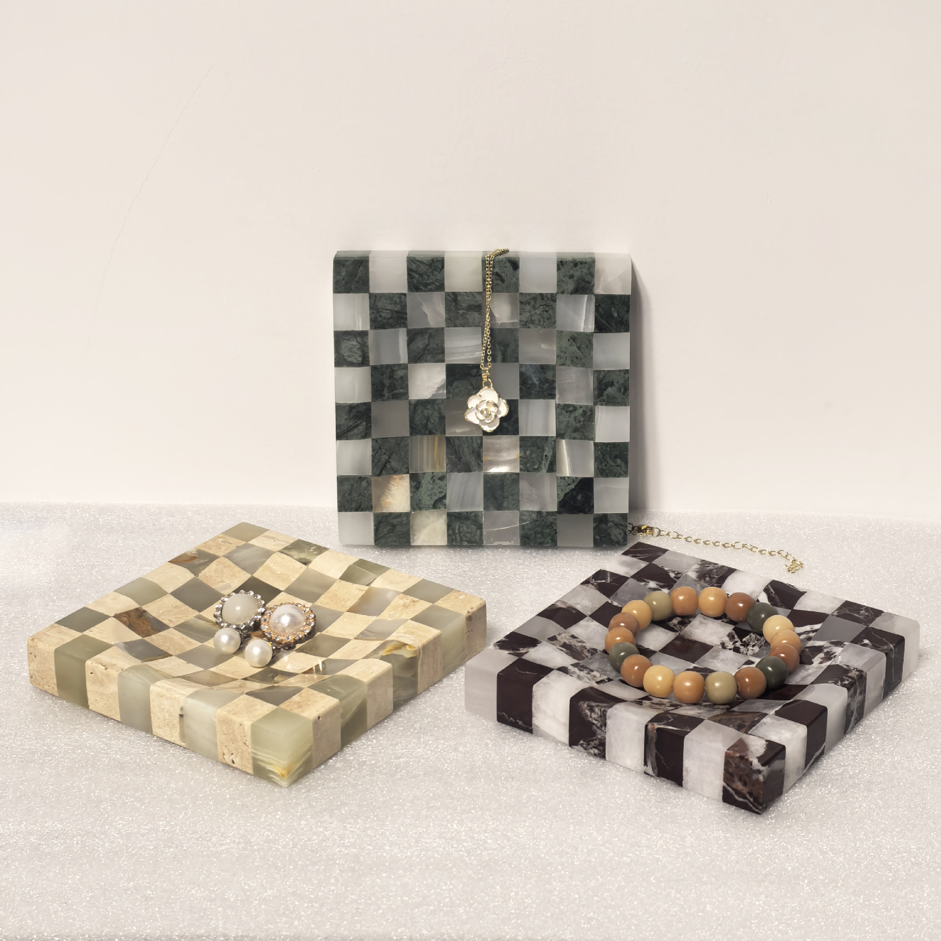 Temu Amazon vende bandejas de mármol natural con patrones de mosaico de bandejas de joyas empalmadas a cuadros