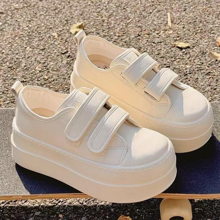 Nicho de estudiantes primavera 2025 cuero velcro zapatos blancos para mujeres nuevos zapatos de diseño muffin bonito bonito zapatos de pan chic