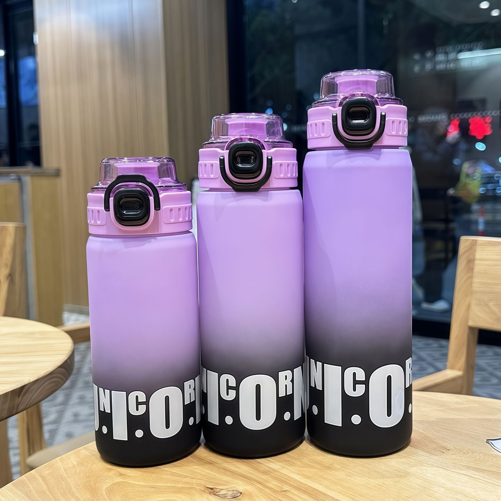 Sinbei transfronterizo taza de agua de plástico de color gradiente portátil para niños 950ml capacidad de estudiantes hervidor de agua al por mayor