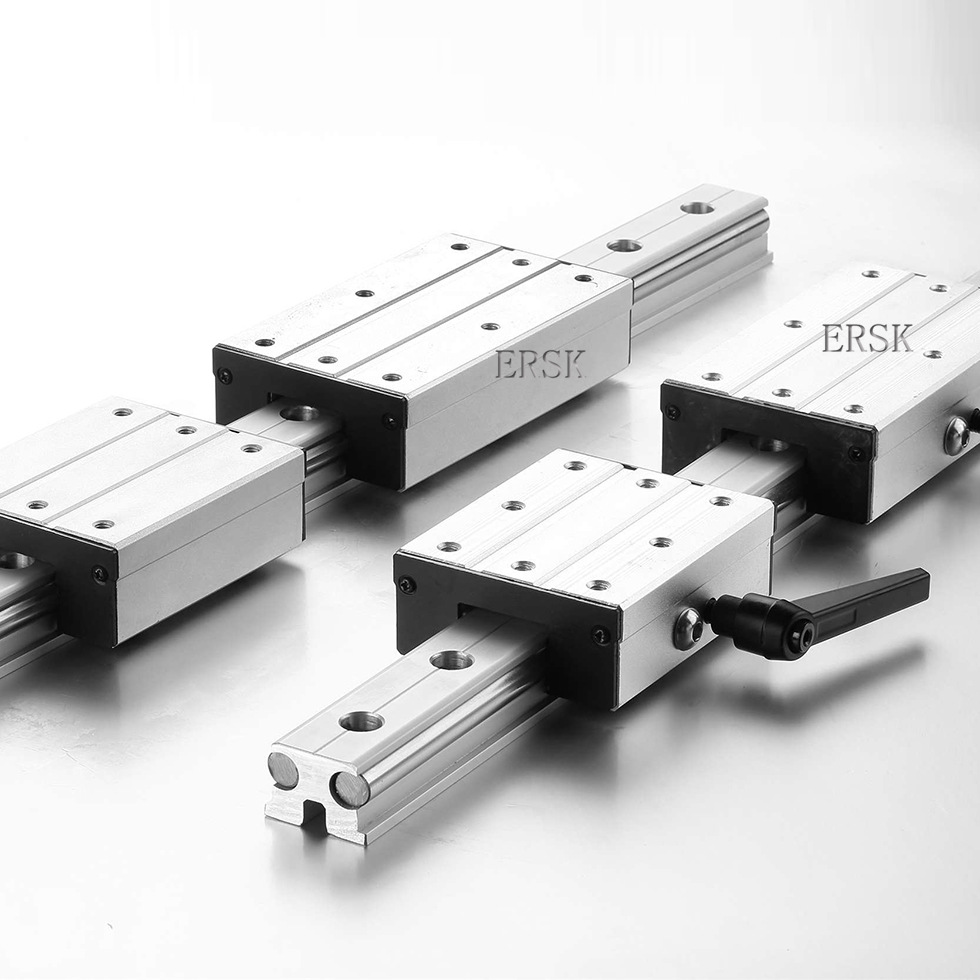 内置2支直径8mm镀铬硬光轴的双轴心外置直线方导轨滑块LGD8