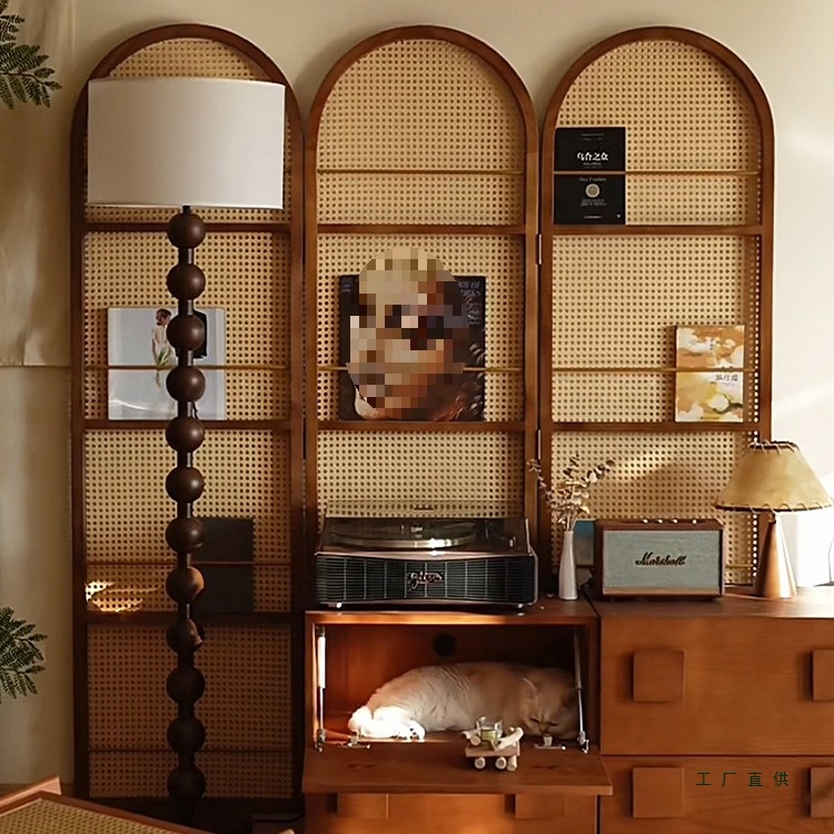 Retro-Style Rattan Screen Partition for Living Room, Foldable and Movable French-Style Bedroom Entrance Foyer Facing Door Storage Bookshelf