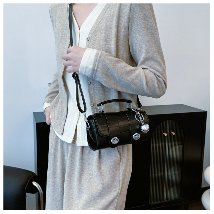 A trendy soft leather round bag for women, a new autumn/winter 2024 collection, stylish and versatile, single-shoulder crossbody bag for work undefined