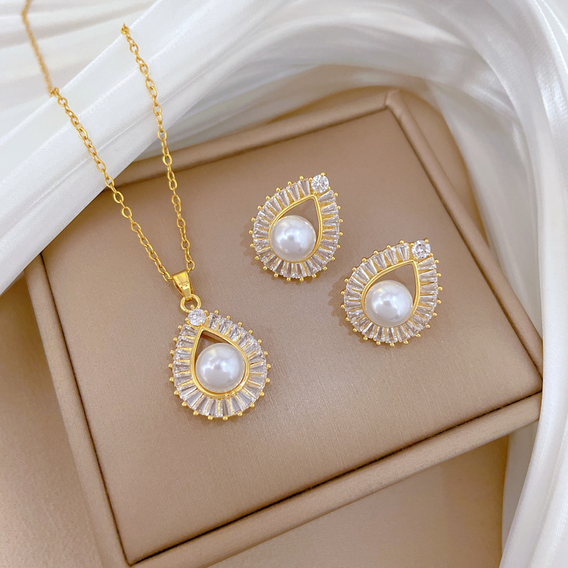 Gorgeous Palace Pearl Necklace With Diamonds In Titanium Steel_voghion.com