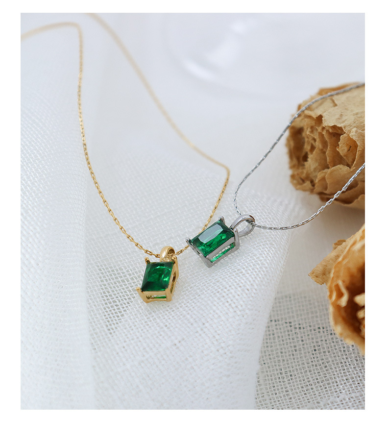 Vintage Inlaid Emerald Zircon Titanium Steel Necklace Wholesale Nihaojewelry display picture 7