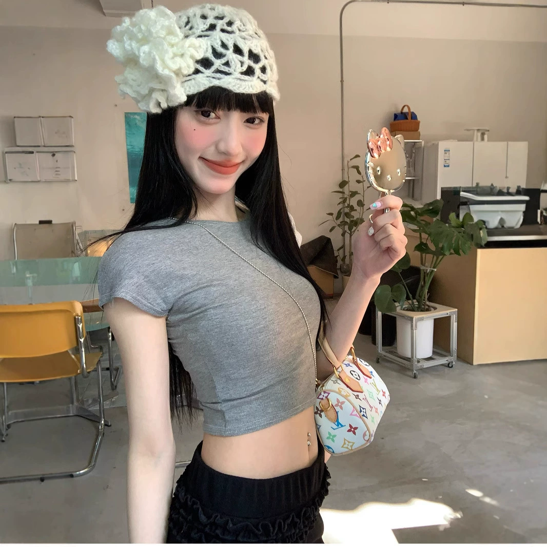 Американская модная обтягивающая футболка с коротким рукавом и одним плечом для женщин, лето 2025, новая, стройнящая, укороченная, модная