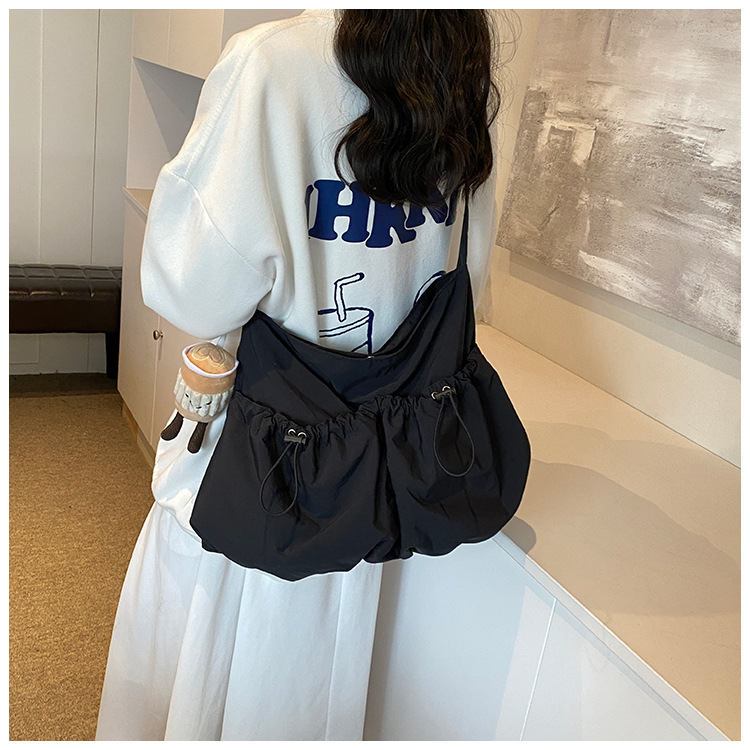Bolsa de lona de gran capacidad para mujeres 2024 nuevo bolso de hombro casual simple de verano con un sentido de alta calidad de la bolsa de viaje