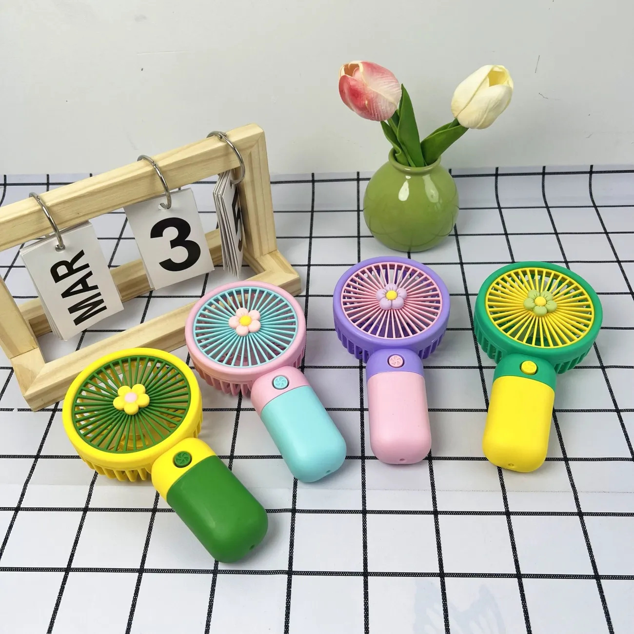 Mini Ventilador Portátil de Mano de Plástico Recargable USB para Escritorio de Estudiantes