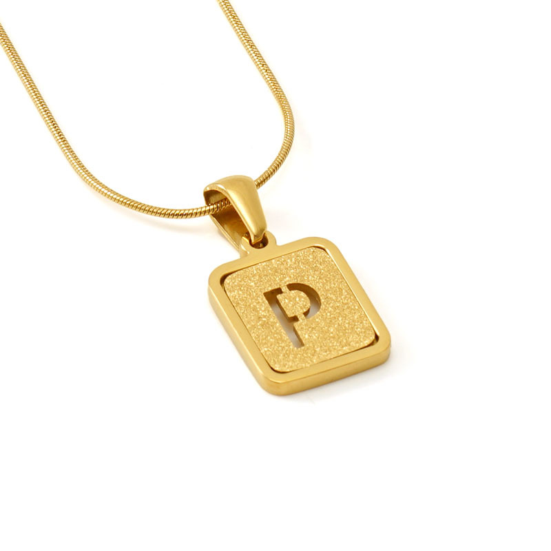 Nicho de moda europea y americana Cadena de hueso de serpiente 18K carta collar femenino transfronterizo de acero de titanio Arena-presionado carta colgante joyería al por mayor