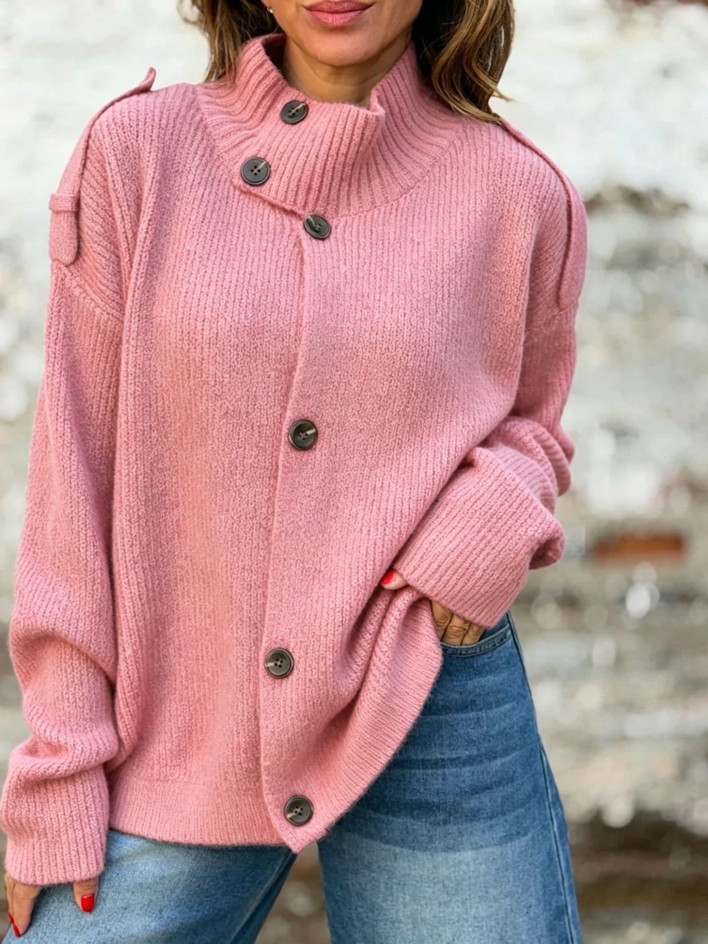 Qadın hündür yaxalı trikotaj jaket, düyməli, bərk rəng