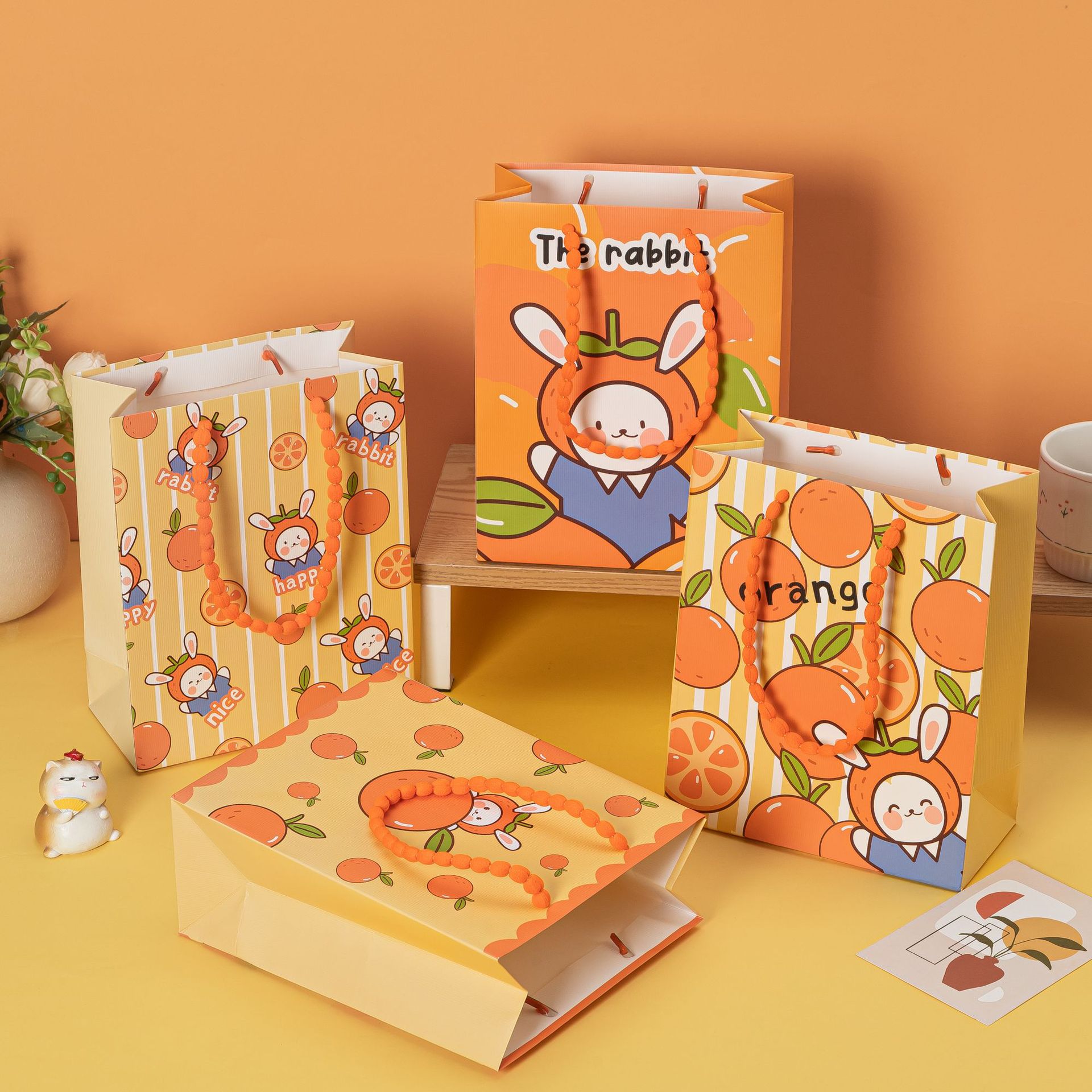 Nuevas bolsas de regalo exquisitas con diseño de animales de dibujos animados en relieve con cuerda de burbujas, directamente del fabricante, para el Día de la Mujer y San Valentín.