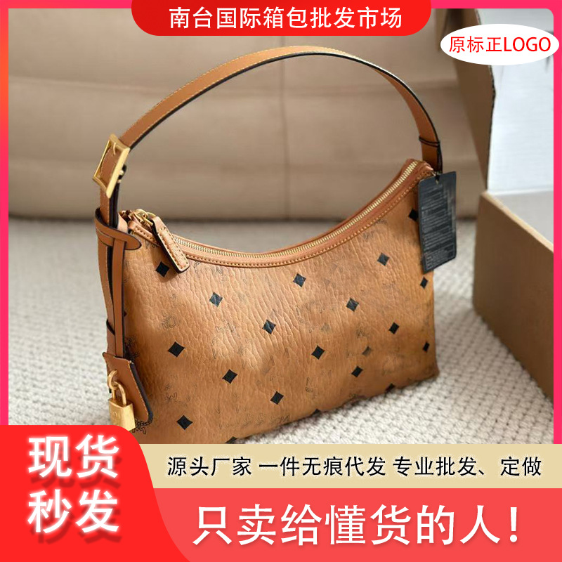 M家牛角包韩版印花锁头腋下包女士大容量单肩包斜挎包时尚流浪包
