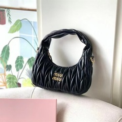 miu プリーツ脇の下バッグクロスボディトレンディなファッション多用途三日月ショルダーハンドバッグ