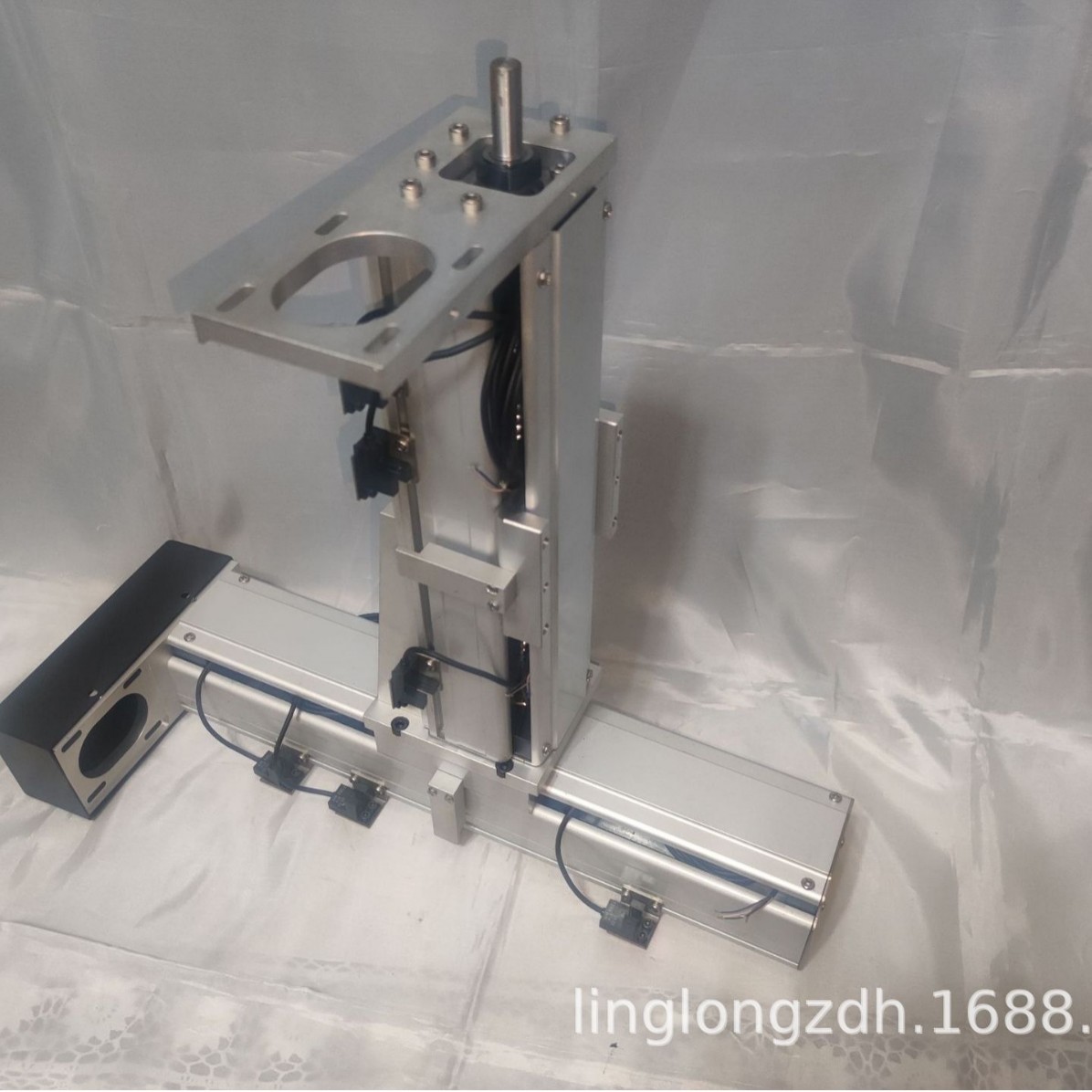 ���� ��̨  ʵ����������� �ֶ����ػ�е��̨