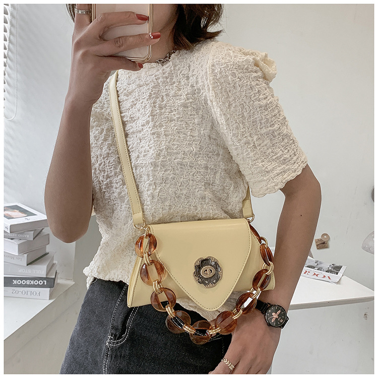 Fashion Portable One-shoulder Armpit Chain Diagonal Bag display picture 13