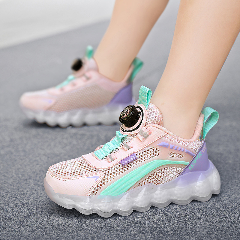 Zapatos para niños 2025 verano nuevo estilo zapatos deportivos para niños transpirables y antideslizantes para niños de mediana edad zapatos para niñas de malla grande de una sola malla marea