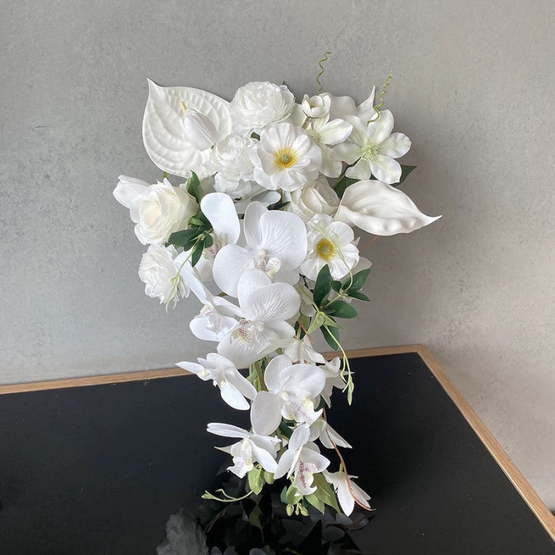 造花、スズラン、水滴、大きな手持ち花束、森の緑の葉、滝型花束、写真スタジオ、旅行写真、屋外花撮影|undefined