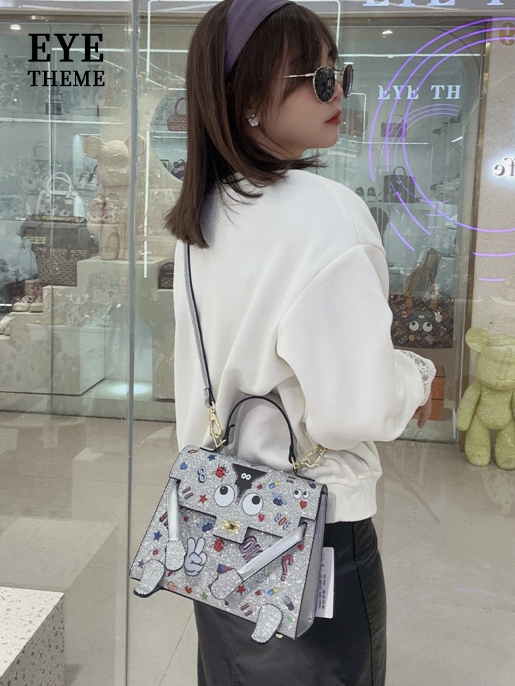 Personaje de dibujos animados para damas, nuevo bolso de solapa con forma peculiar, diseño de cerradura impresa, bolso diagonal de nicho