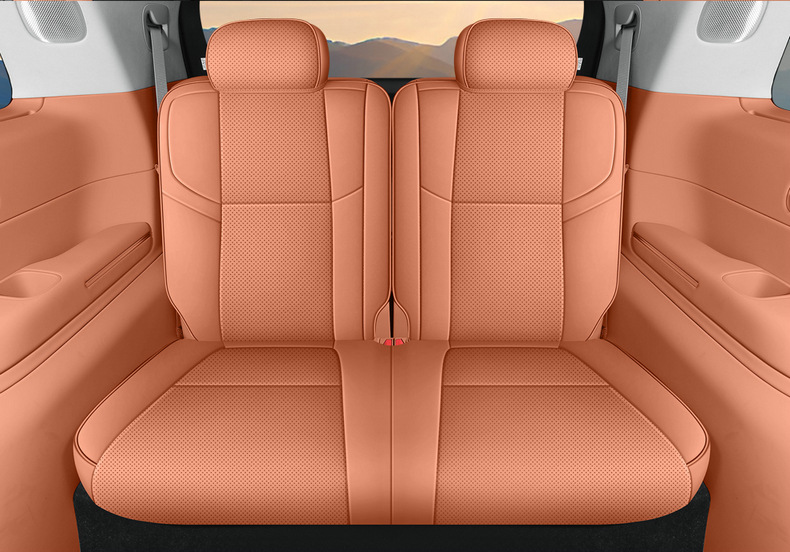 New model, custom-made seat covers for the Leapmotor D19, available in six- and seven-seater versions, featuring perforated leather and a full-coverage design