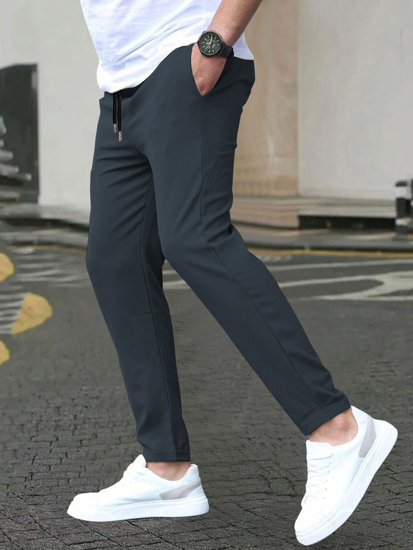 "Klassische Slim-Fit-Freizeithose für Herren mit Lederetikett – Polyester-Komfort für den Alltag in Schwarz, Khaki und Marineblau"_voghion.com