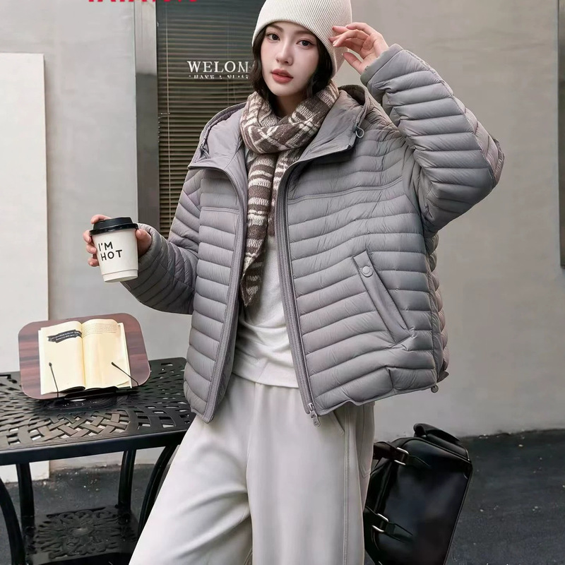 2026 Autumn New Ribbed Lightweight Down Jacket with Hood, Lightweight Solid Color Pocket Design, Casual and Versatile Outerwear 2026 Autumn New Ribbed Lightweight Down Jacket with Hood, Lightweight Solid Color Pocket Design, Casual and Versatile Outerwear