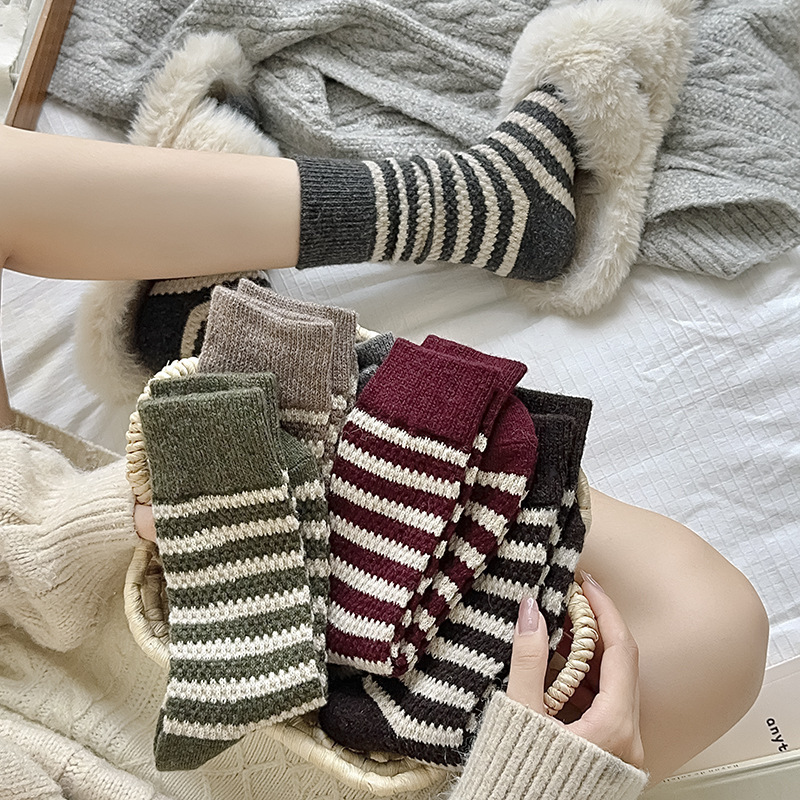 Autumn and Winter Thick Wool Striped Mid-Calf Socks for Women, Retro Color-Blocking Warm Slouch Socks, Versatile Mid-Calf Socks in College Style
