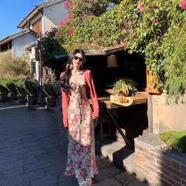 一颗甜桃yikett 明媚蔷薇印花显瘦吊带裙春夏气质度假风连衣裙女
