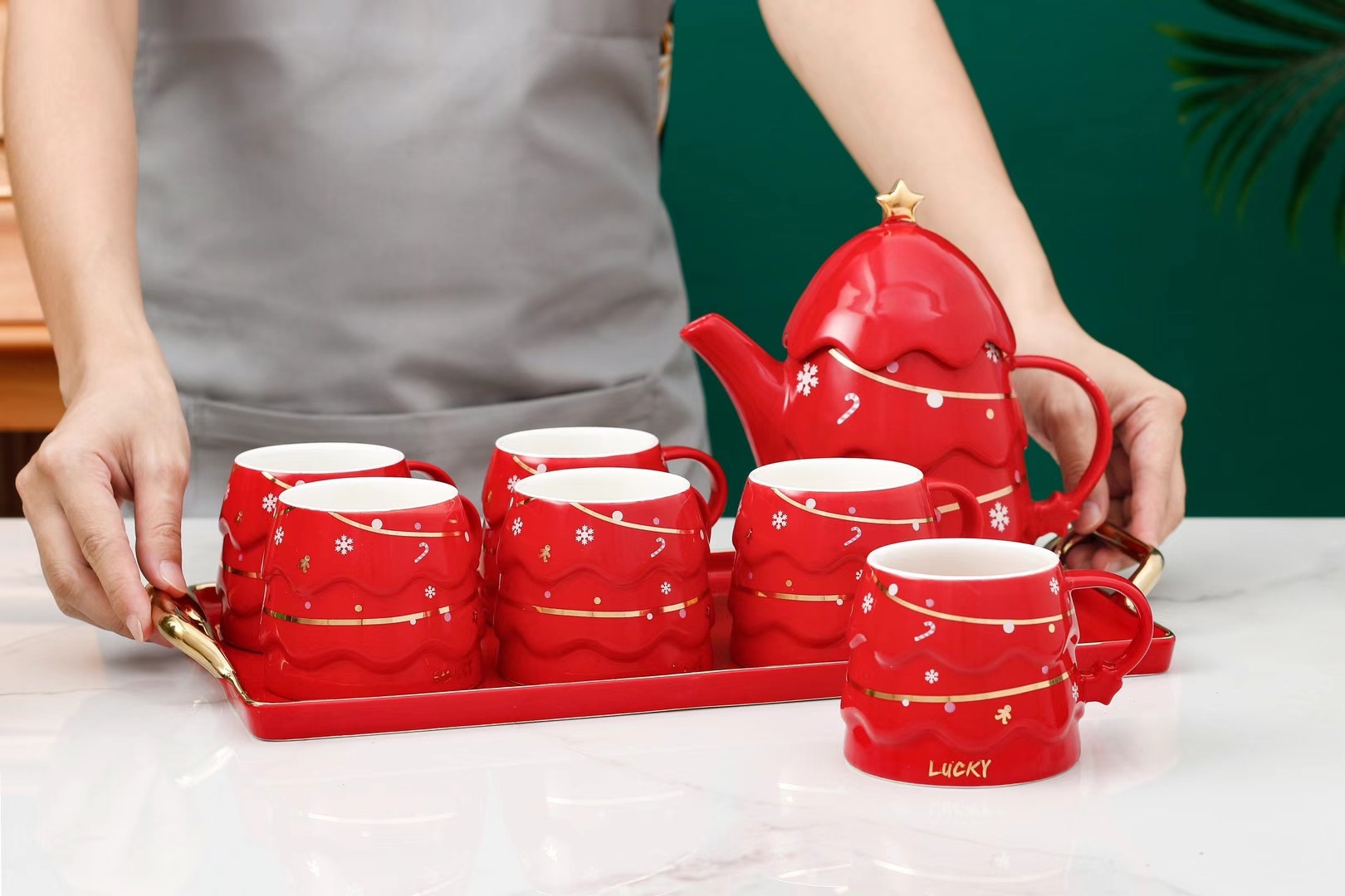 Estilo nórdico de cerámica personalizada árbol de Navidad juego de agua traje de regalo perfumado té botella de agua fría con bandeja de taza combinación