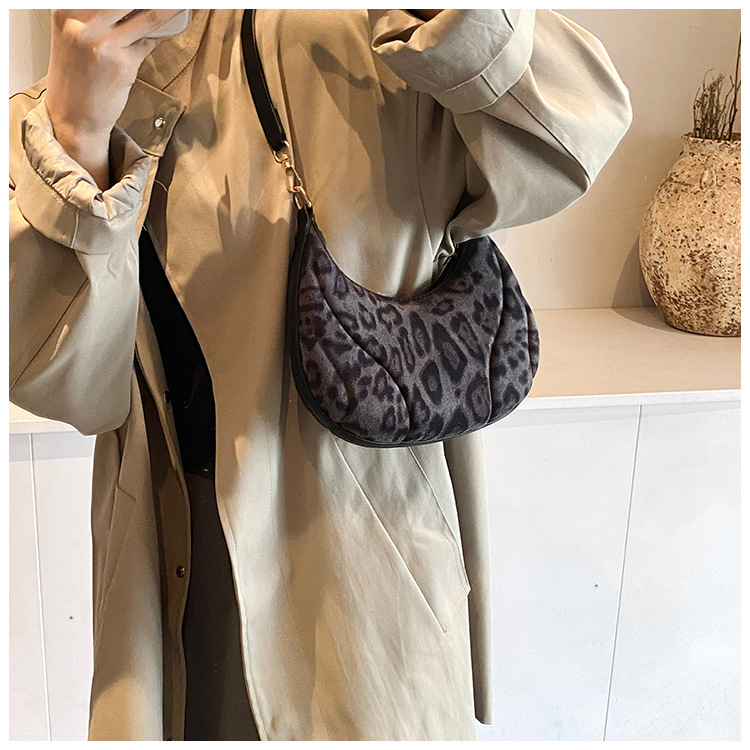 Leopard print cross-border niche bags for women, versatile and fashionable new retro underarm bag, stylish and individual commuting single-shoulder bag undefined