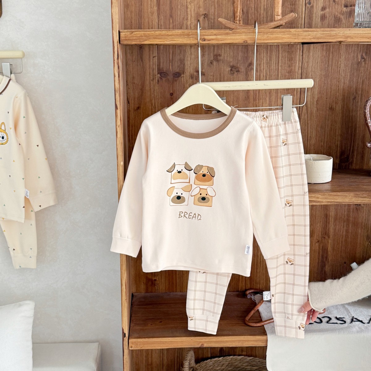 Pijamas infantiles de terciopelo de invierno calentador conjunto de ropa interior sin hueso engrosado chaqueta de otoño para niños y niñas pantalones de otoño para bebés ropa para el hogar