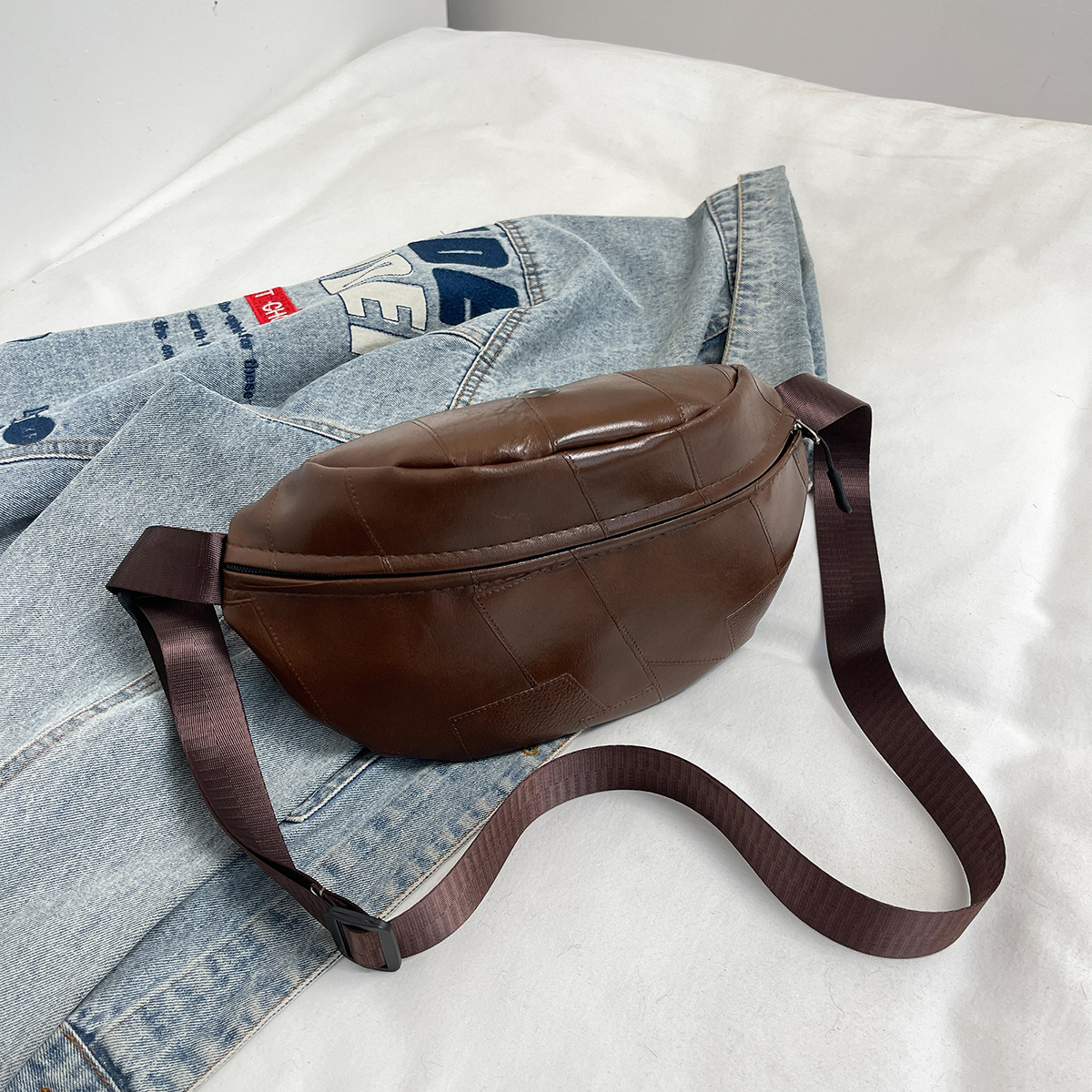 223g Weight Polyester Lining Material Zipper Closure Type Sling Strap Strap Type Fanny Pack Bags Type Casual, Daily, Shopping Occasion Nylon Material Cows, Solid Color Pattern All Seasons Season Women's Gender Basic Style Oval Shape Women's Basic Cows Solid Color Nylon Waist Bags 32