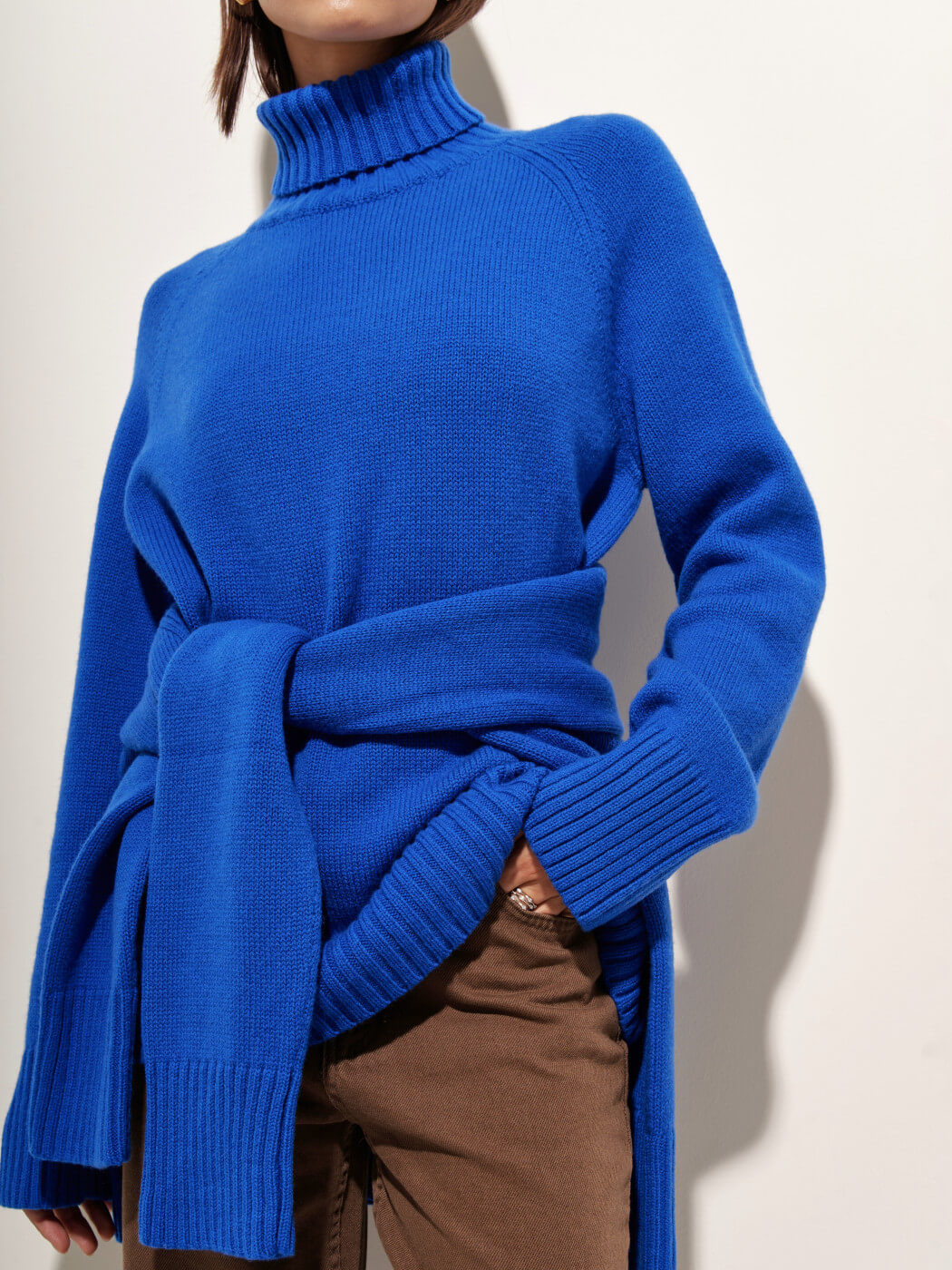 Suéter de cuello alto estilo europeo y americano, otoño-invierno 2025, elegante, versátil, de color liso, con manga raglán, diseño para mujer, longitud media. image 3