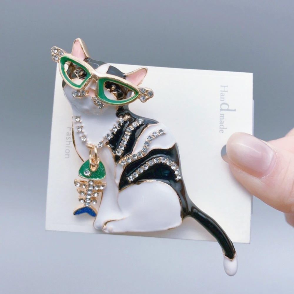 Cross-Border European and American Cute Cat Brooch for Women and Men Enamel Wearing Glasses Eating Fish Cat Corsage Pin Accessories