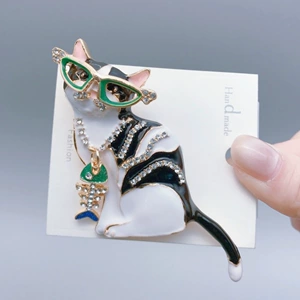Cross-Border European and American Cute Cat Brooch for Women and Men Enamel Wearing Glasses Eating Fish Cat Corsage Pin Accessories