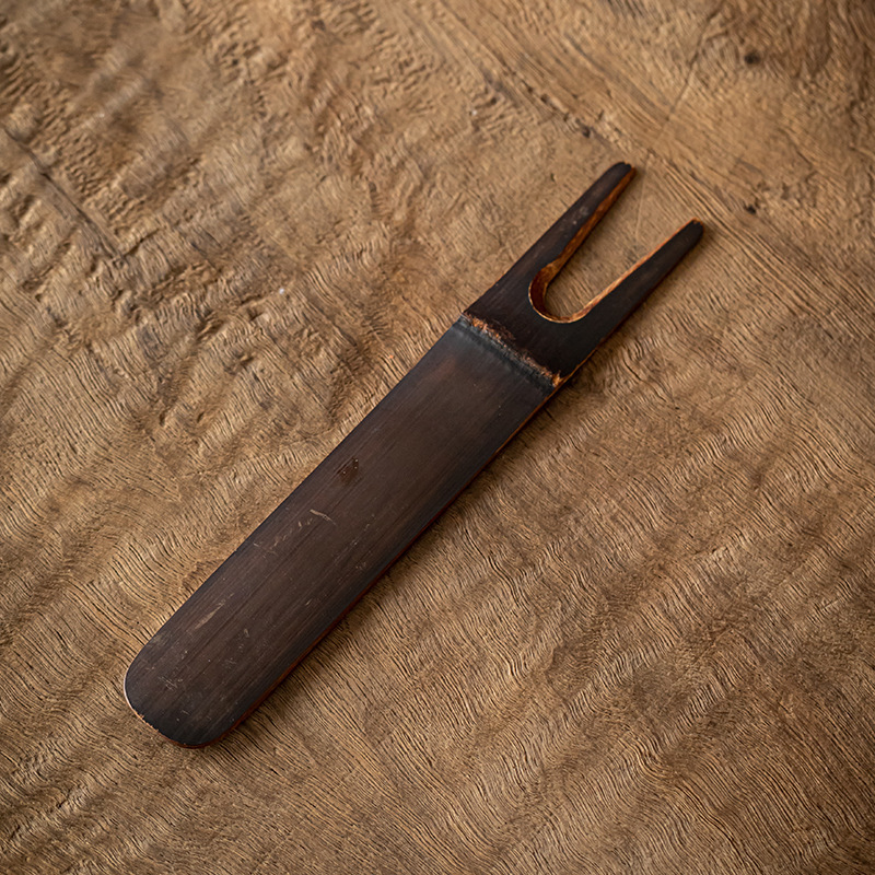 Tenedor de bambú viejo del pote del carbón