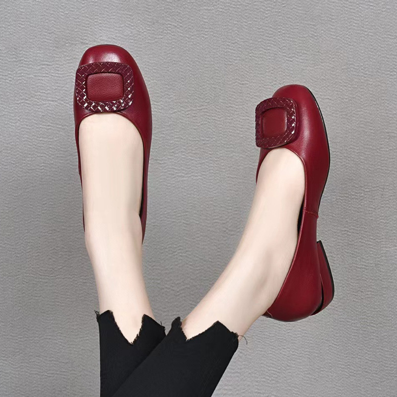 Women's Red Chunky Heel Flats, 2026 New Model, First-Layer Cowhide Casual Soft-Soled Leather Shoes, Shallow Mouth Genuine Leather Loafers Women's Red Chunky Heel Flats, 2026 New Model, First-Layer Cowhide Casual Soft-Soled Leather Shoes, Shallow Mouth Genuine Leather Loafers