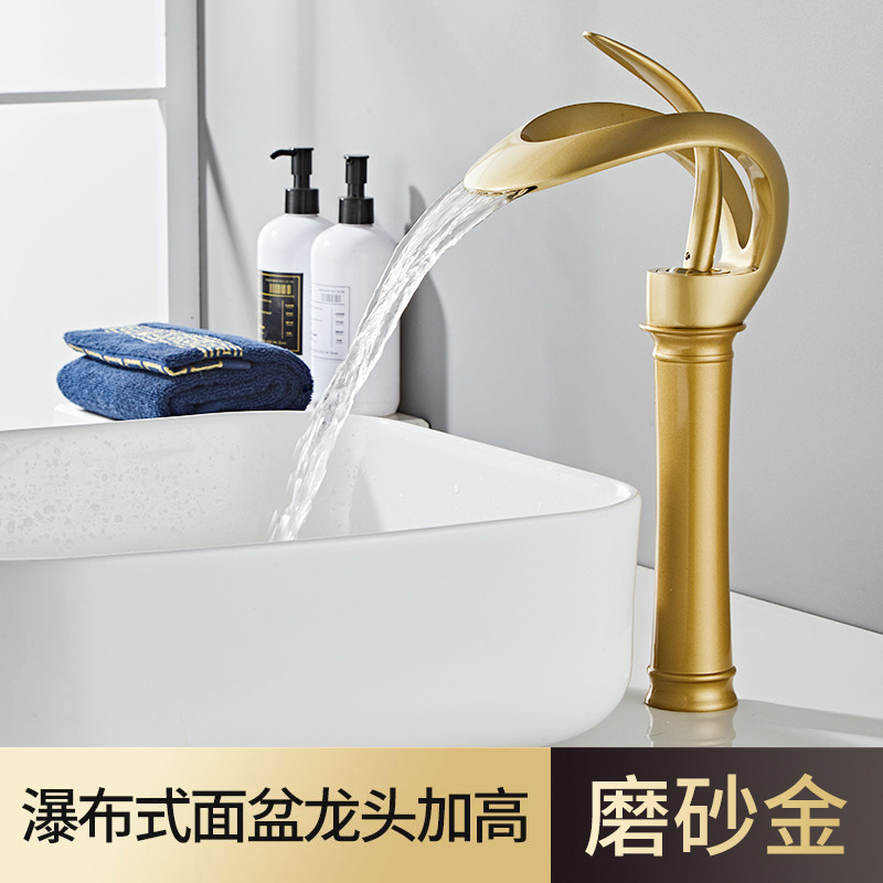 Mayor creativo de un solo agujero cascada lavabo grifo caliente y frío baño gabinete lavabo grifo cobre hogar