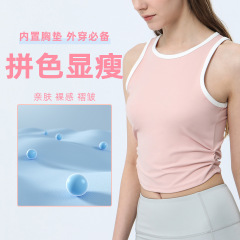 桃色の配色ヨガベスト、女性用ランニング用防汗スポーツブラ、フィットネス用プリーツトップ、胸パッド付き、通気性と速乾性