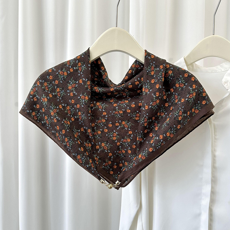 Otoño e invierno nueva pequeña bola dorada hebilla magnética bufanda cuadrada de algodón y lino elegante versátil bufanda de protección de cuello multifuncional para mujer EN VIVO caliente