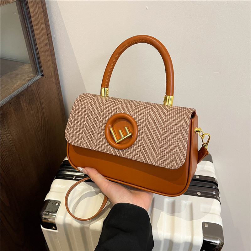 Bolso de caja de temperamento transfronterizo para mujer 2025 nuevo bolso cuadrado pequeño de sentido de alta gama de moda salvaje bolso de mensajero de un solo hombro