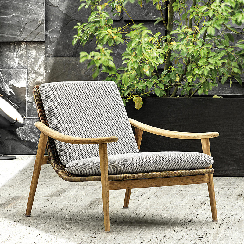 Ocio al aire libre mesa y silla combinación patio anti-corrosión de madera balcón silla de ratán casa al aire libre Villa Nordic silla de muebles de ratán