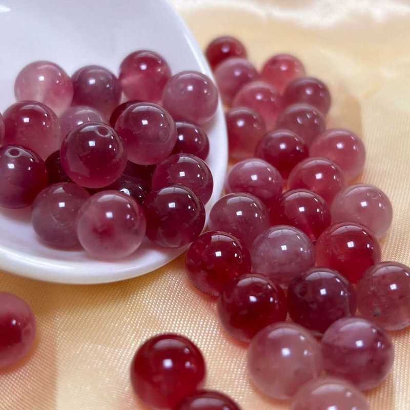 氷の粉は花のいちごの結晶の玉の髄を漂って珠を散らします。|undefined